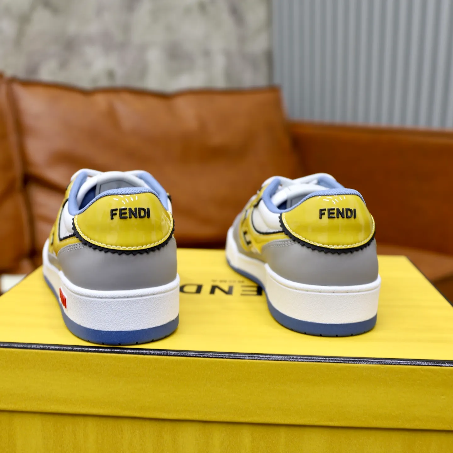 Ex-factory price: 640🔥Couple model (top original order) Brand: FENDI Size: 35-44 (customized for men 38 and 45) Grade: original order quality High version Material: Imported original cowhide stitching ➕ High-quality and comfortable lining Original TPU lightweight anti-slip outsole Style category: Travel fashion casual shoes Versatile trend